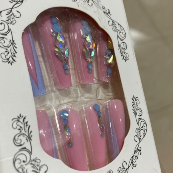 Fake Nails - Picture 4 of 4